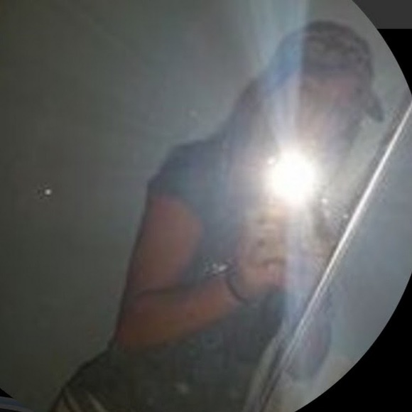 Meet your Posher, Ally - Picture 1 of 1